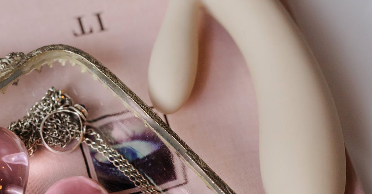 How to Perfect the Art of Spooning in the Bedroom