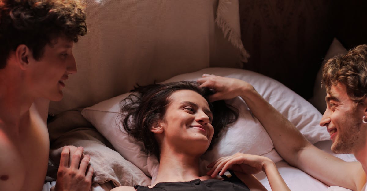 Why Non-Verbal Cues Matter in Intimacy and Connection